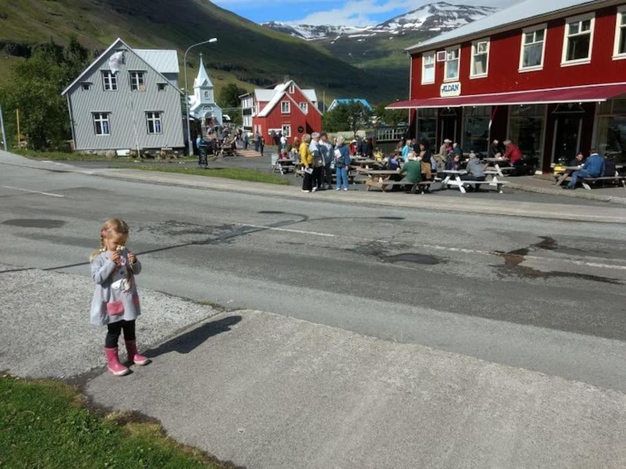 Appartement Nylenda à Seyðisfjörður Extérieur photo